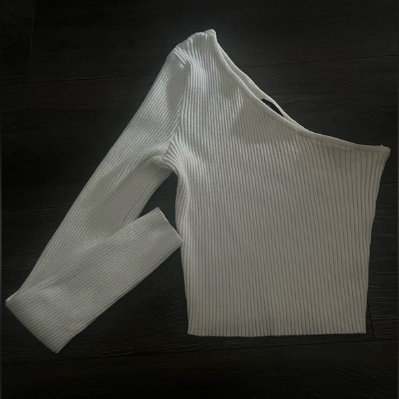 Kendall& Kylie White one shoulder cropped shirt - Picture 1 of 3